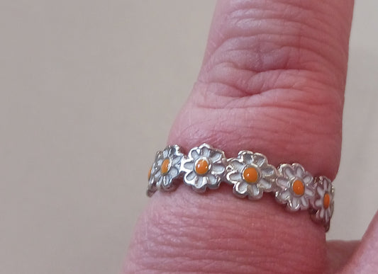 Daisy adjustable ring